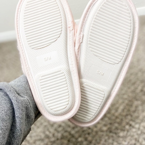 SPLENDID NEW Faux Fur Crisscross Slippers Pink - Picture 5 of 5